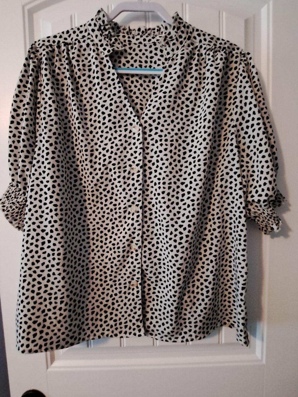 SHEIN Black & White Spotted Button-Front Blouse